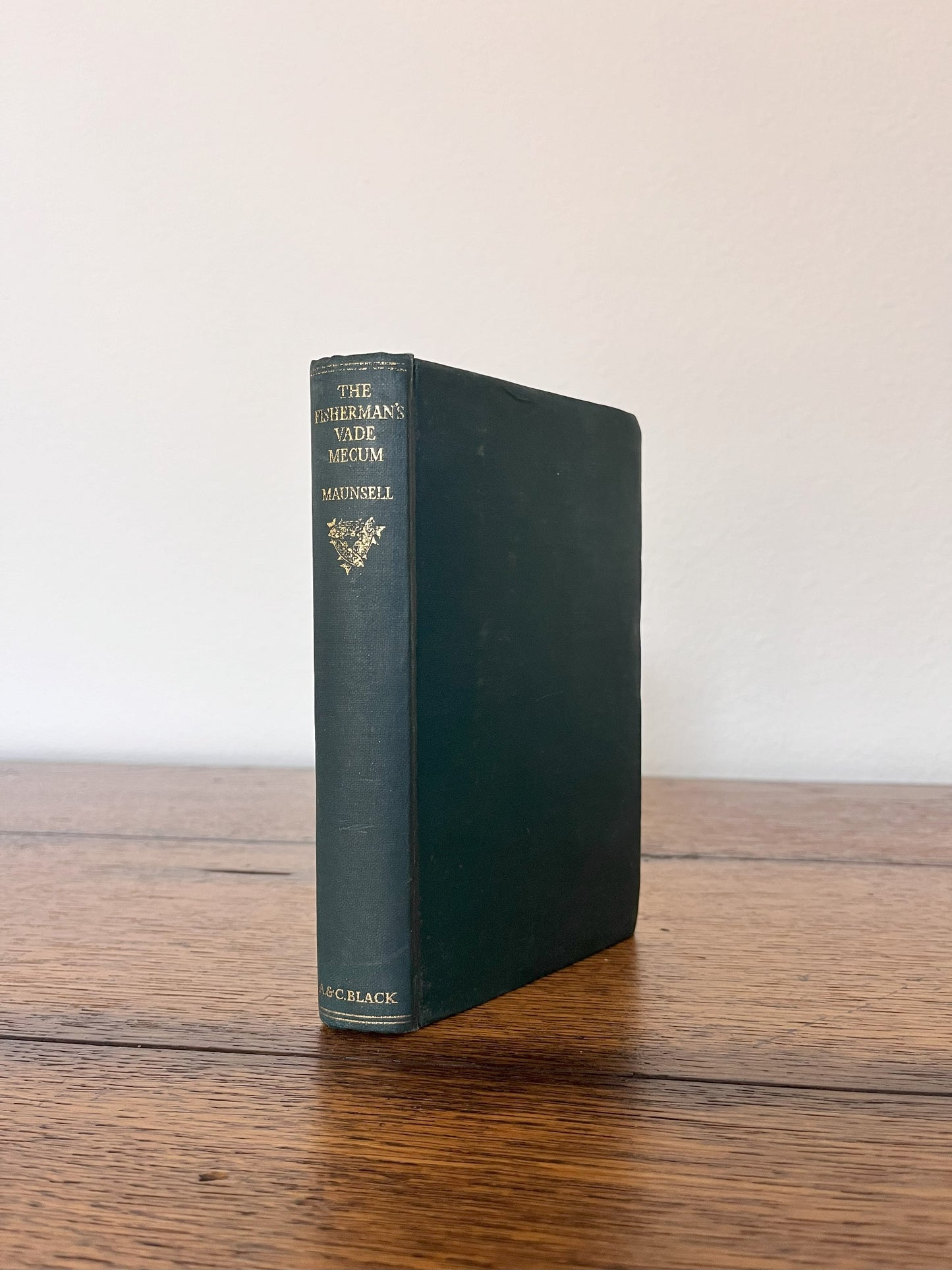 The Fishermans Vade Mecum (1944) by G. W. Maunsell
