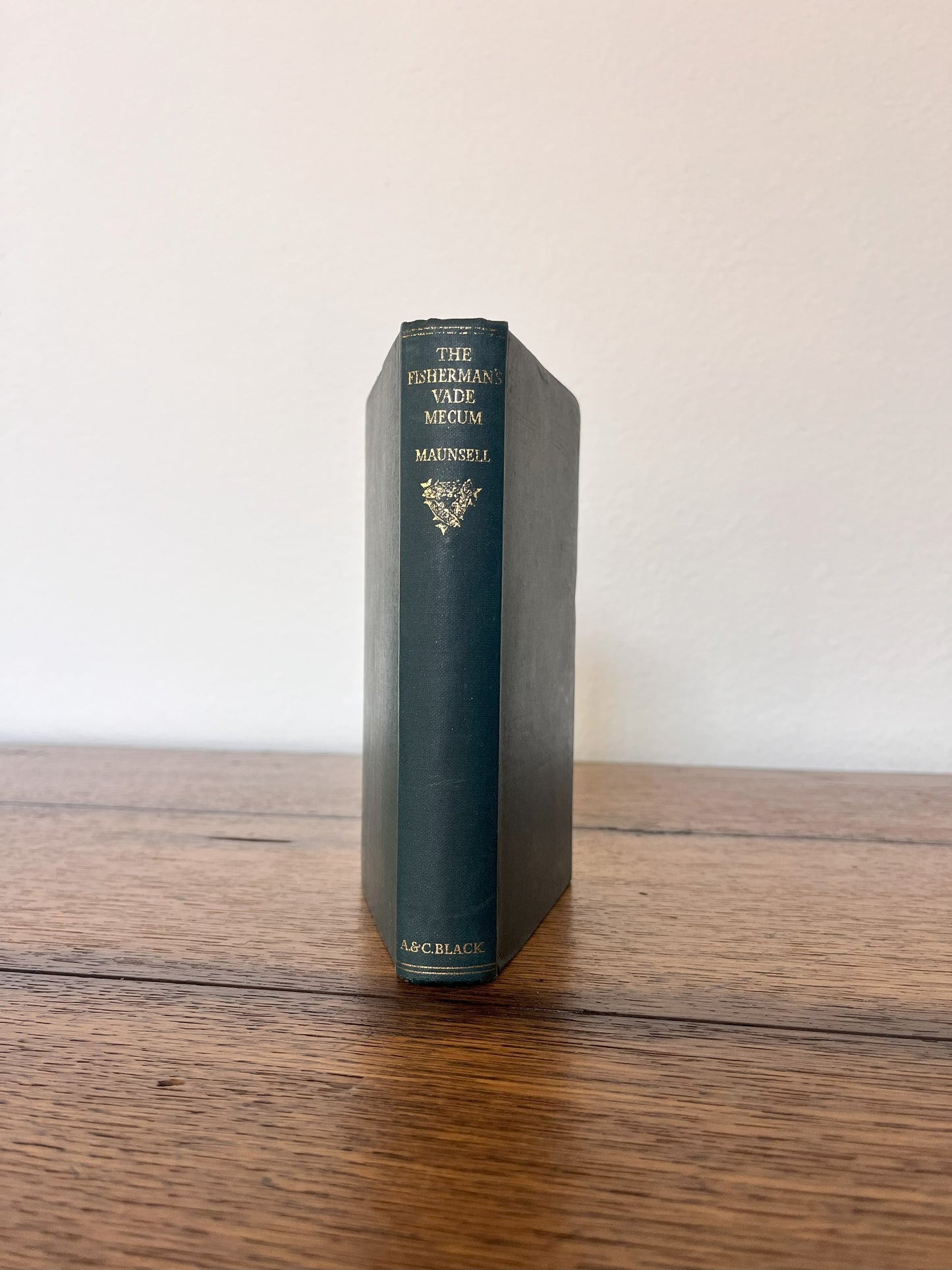 The Fishermans Vade Mecum (1944) by G. W. Maunsell