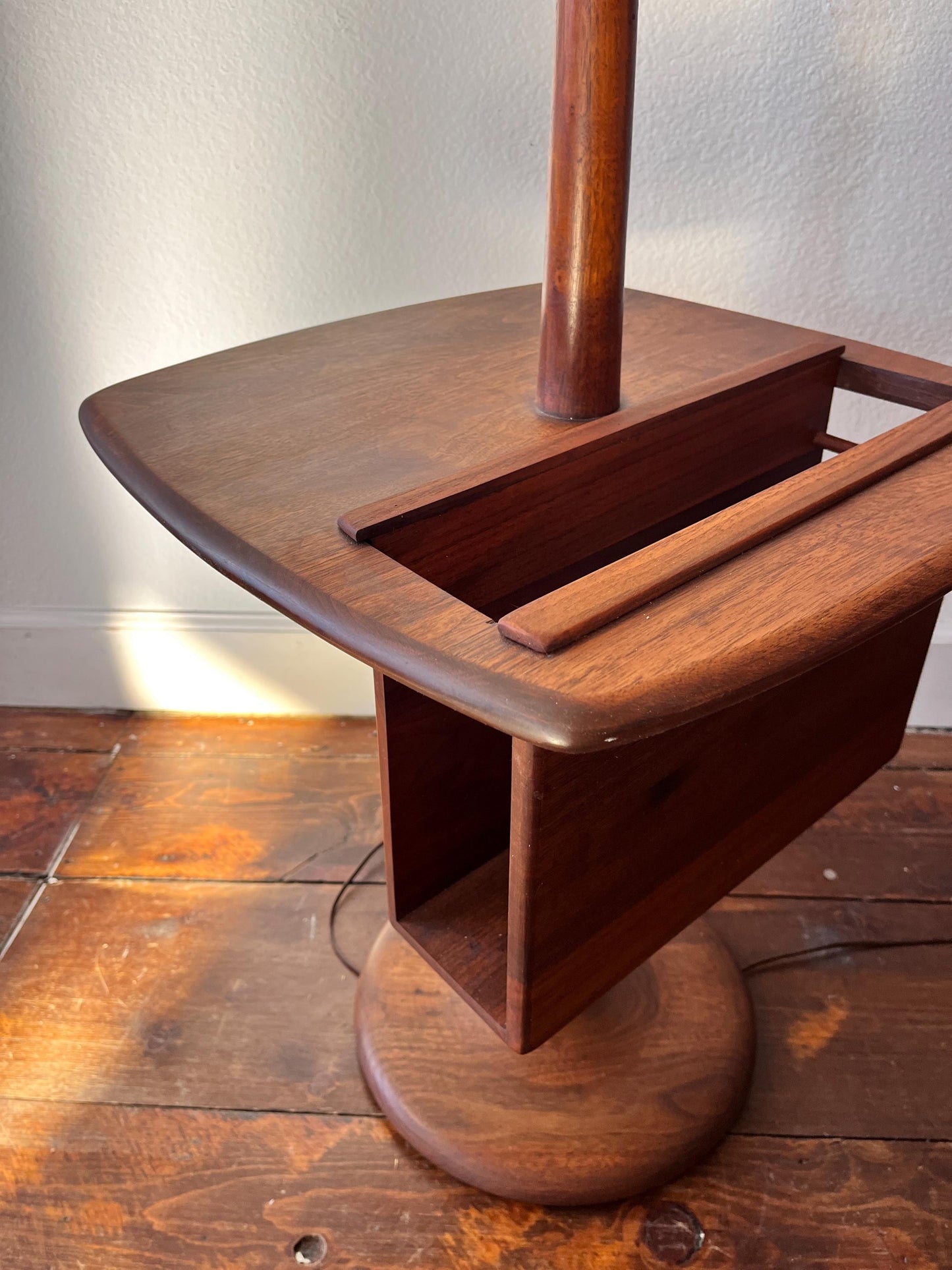 Wooden Laurel Lamp Table