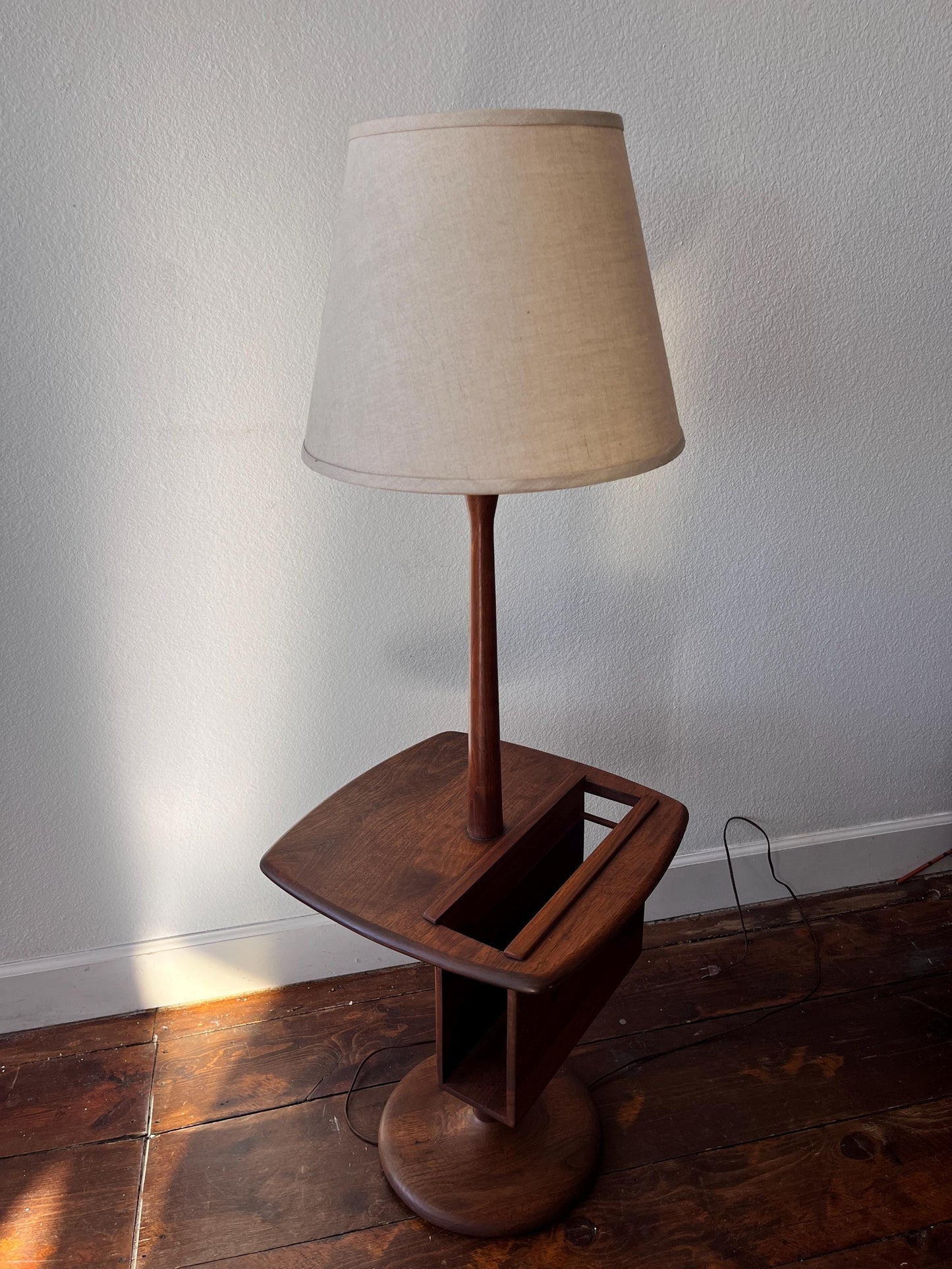 Wooden Laurel Lamp Table